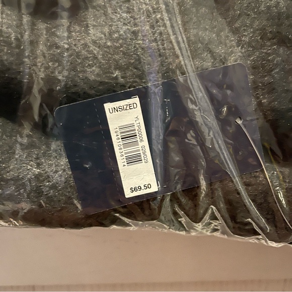 Lucky Brand - Solid Brushed Scarf With Fringed Edges in Dark Grey - Picture 3 of 3